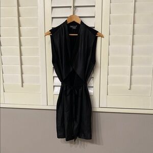 Vince Black Vest. Size S.